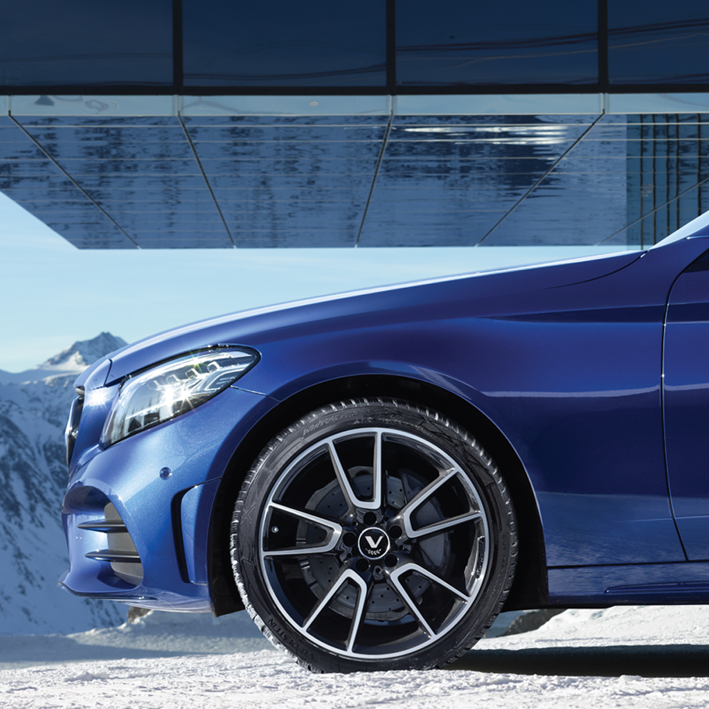 Krótka droga hamowania na mokrych nawierzchniach